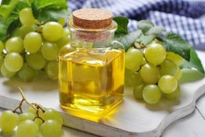 Как поможет коже лица масло виноградной косточки?